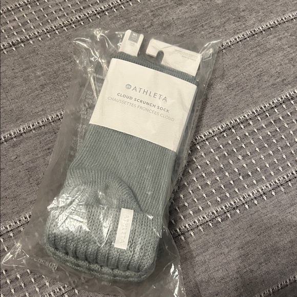 Athleta Cloud Scrunch Sock Color: Vera (Pale Sage Green) Size M/L NEW - Picture 3 of 8